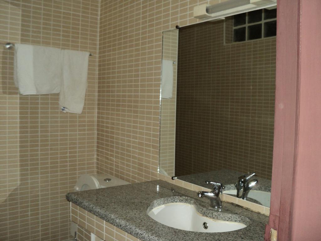 Java Hotel Toamasina Pokoj fotografie